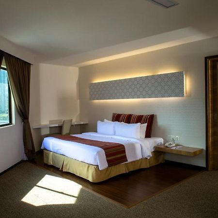 Grand Barakah Hotel 安邦 外观 照片