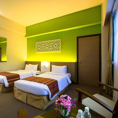 Grand Barakah Hotel 安邦 外观 照片