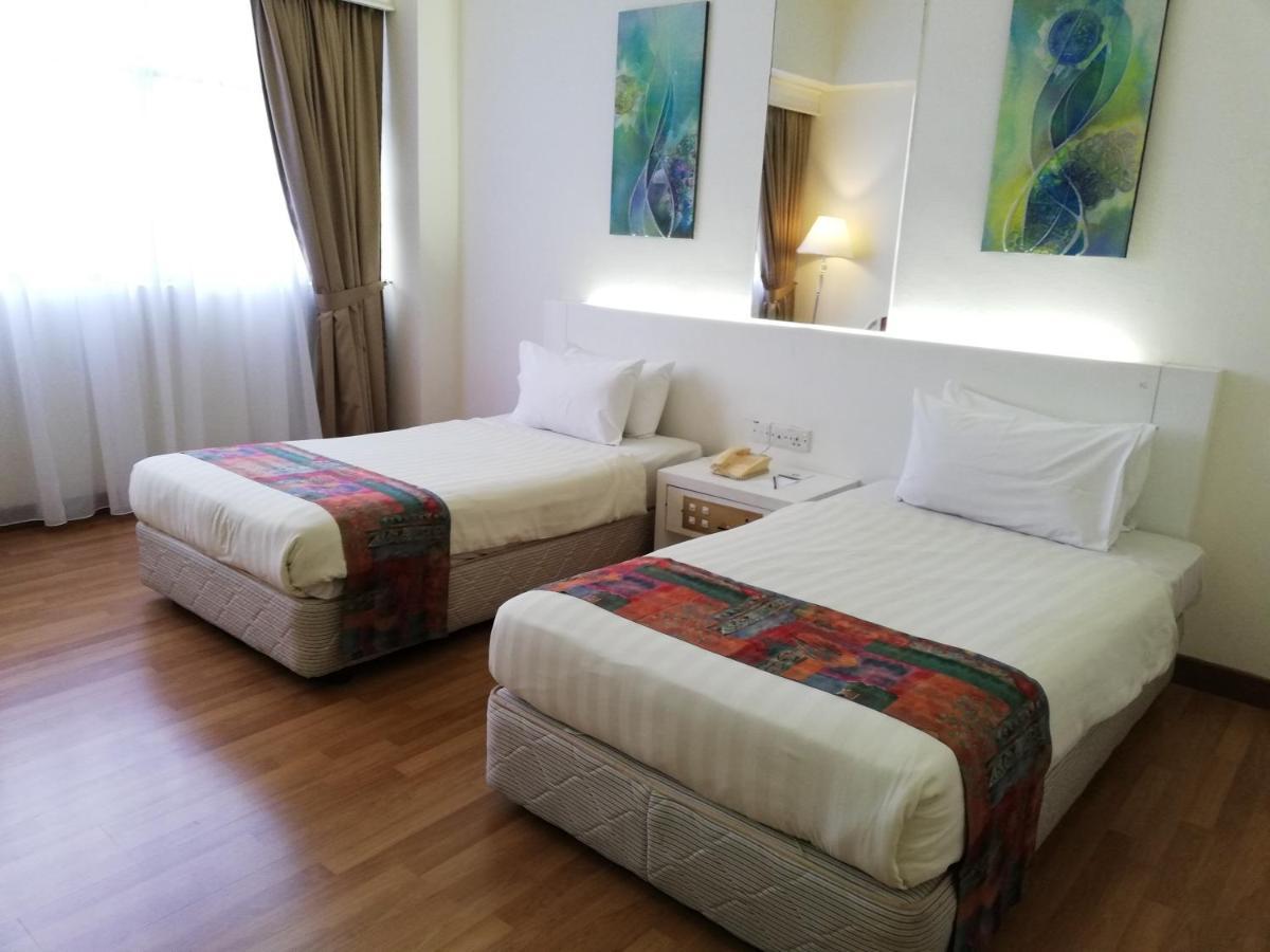 Grand Barakah Hotel 安邦 外观 照片
