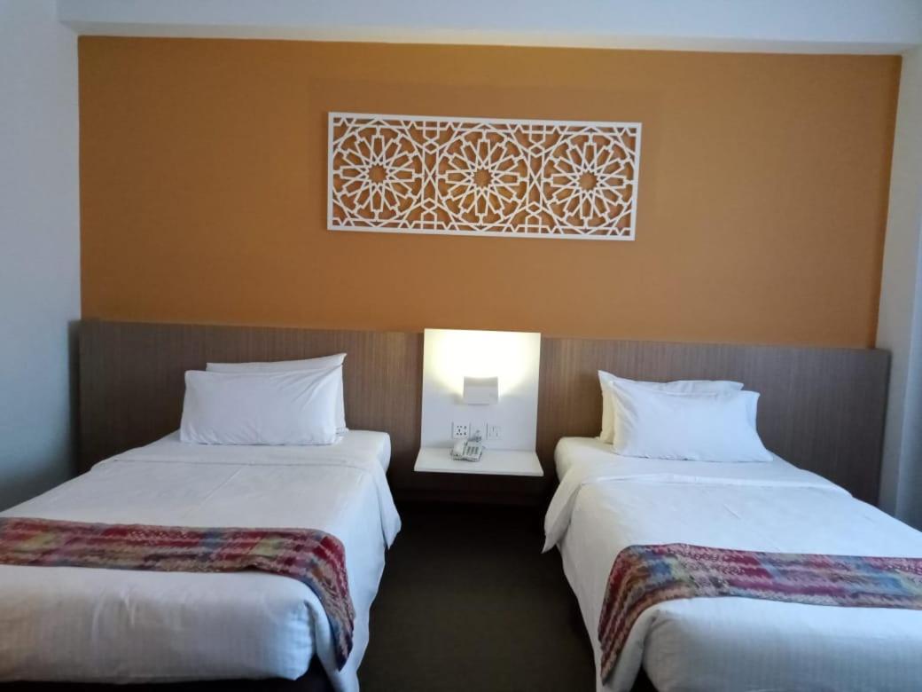 Grand Barakah Hotel 安邦 外观 照片