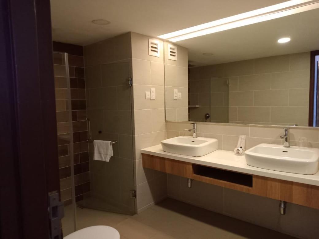 Grand Barakah Hotel 安邦 外观 照片