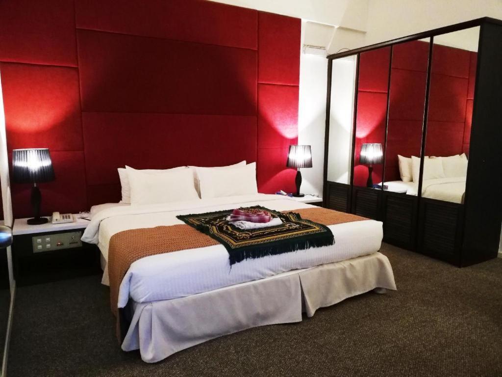 Grand Barakah Hotel 安邦 外观 照片