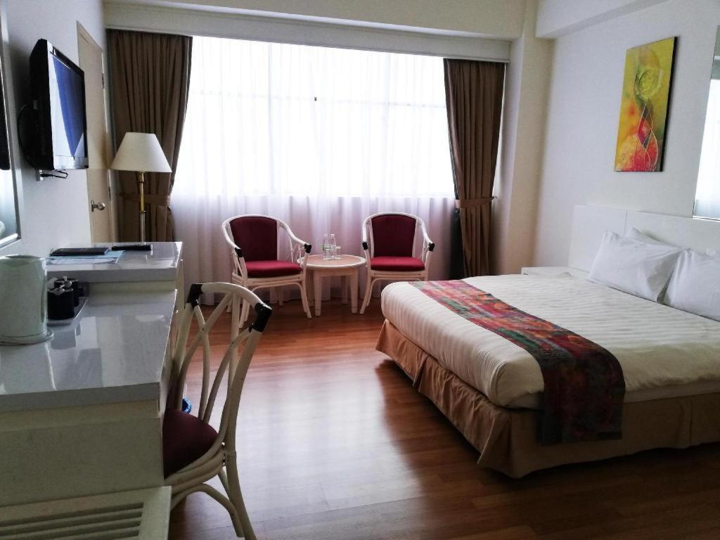 Grand Barakah Hotel 安邦 外观 照片