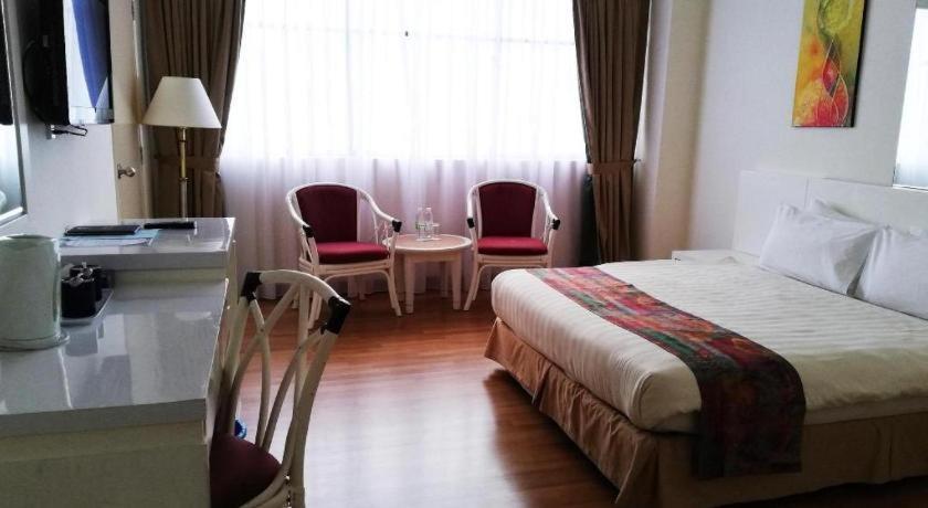 Grand Barakah Hotel 安邦 外观 照片