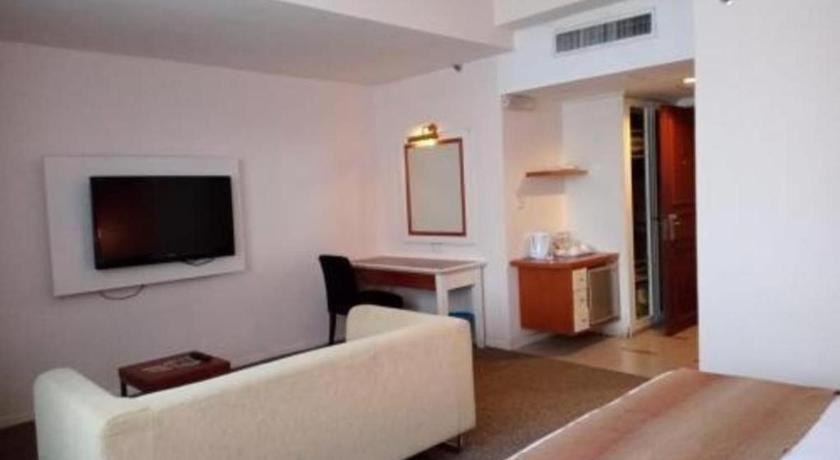 Grand Barakah Hotel 安邦 外观 照片